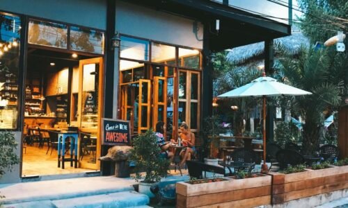 Bloom Cafe & Hostel