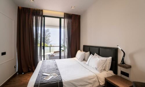 White Boutique Hotel